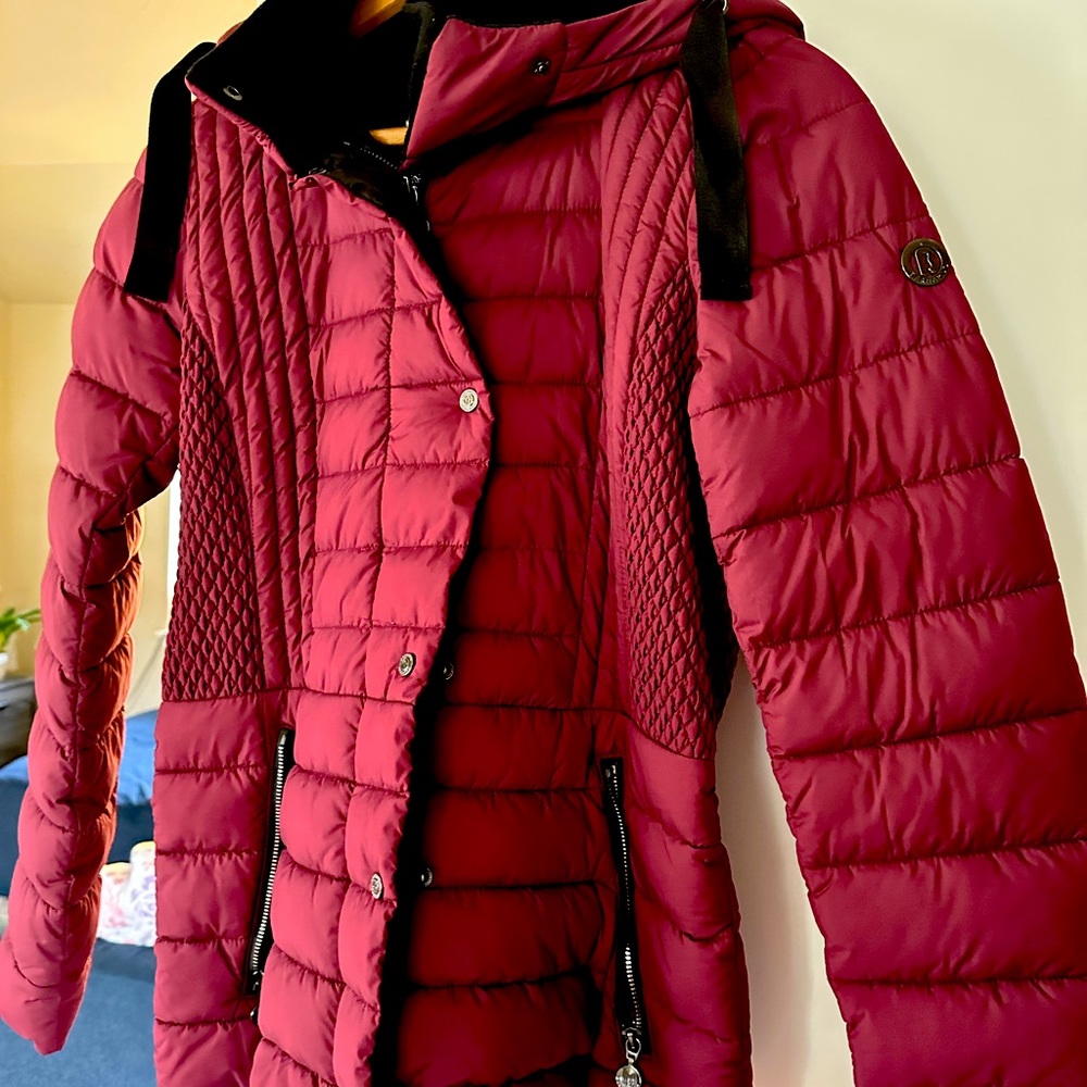 Bernado puffer red maroon jacket xs with hood. Packable coat. Waterproof jacket